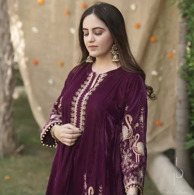 LG 1895 Designer Velvet Readymade Suits Wholesale Market In Surat